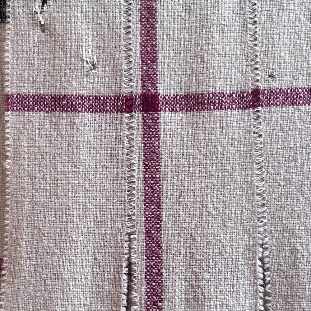 Elegant Burberry Check 100% Cashmere Scarf – Timeless Style - Picture 6 of 13